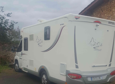 camping-car RAPIDO 640  extérieur / arrière