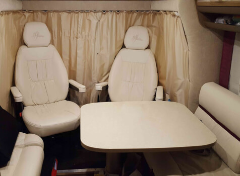 camping-car RAPIDO 640  intérieur / coin salon