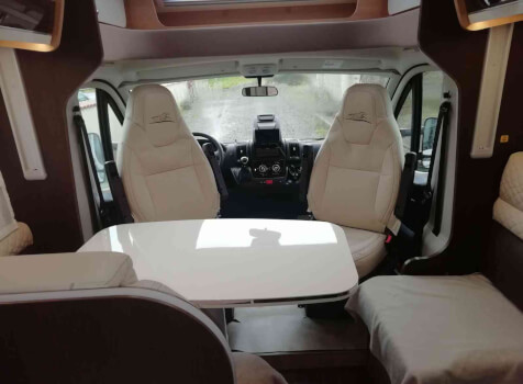 camping-car MC LOUIS YEARLING 89G  intérieur / coin salon