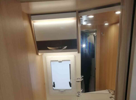 camping-car MC LOUIS YEARLING 89G  intérieur / salle de bain  et wc