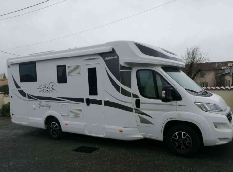 camping-car MC LOUIS YEARLING 89G  extérieur / latéral droit