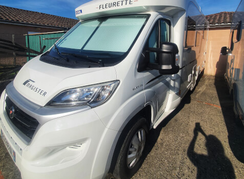 camping-car FLEURETTE MAGISTER  extérieur / latéral gauche