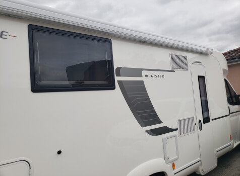 camping-car FLEURETTE MAGISTER  extérieur / arrière