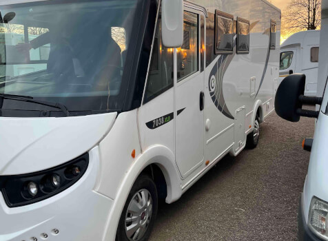 camping-car CHAUSSON EXALTIS 7038 XLB  extérieur / latéral droit