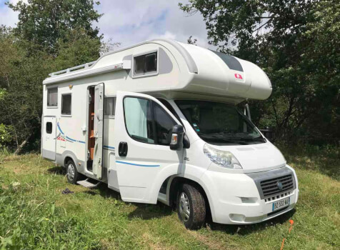 camping-car ADRIA CORAL  extérieur / face avant