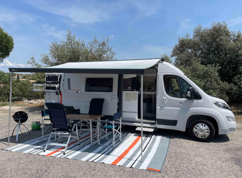 camping-car  ROLLER TEAM LIVINGSTONE  extérieur / face avant