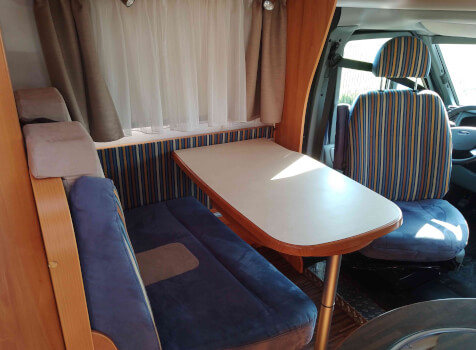 camping-car HYMER CLASSE T 672 CL  intérieur / coin salon