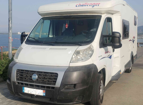 camping-car CHALLENGER GENESIS 40  extérieur / face avant