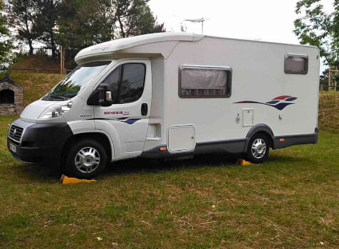 camping-car CHALLENGER GENESIS 40  extérieur / latéral gauche