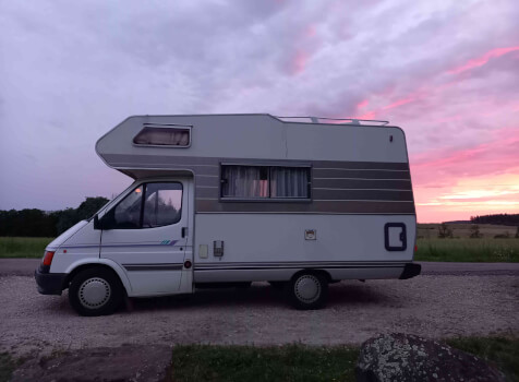 camping-car HYMER  extérieur / latéral droit