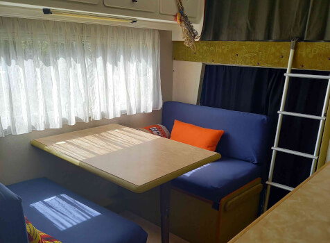 camping-car HYMER  intérieur / coin salon