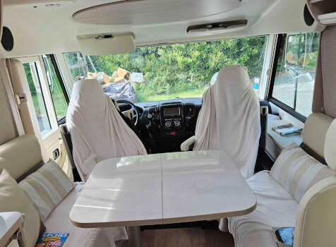 camping-car RAPIDO 8096 DF  intérieur / coin salon