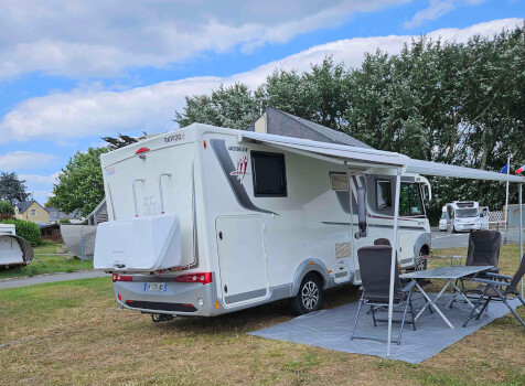 camping-car RAPIDO 8096 DF  extérieur / latéral droit