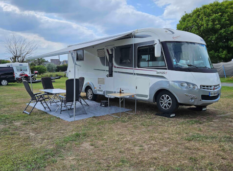 camping-car RAPIDO 8096 DF  extérieur / latéral gauche