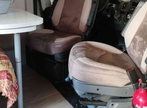 camping-car CHALENGER VANY 11  intérieur / coin salon