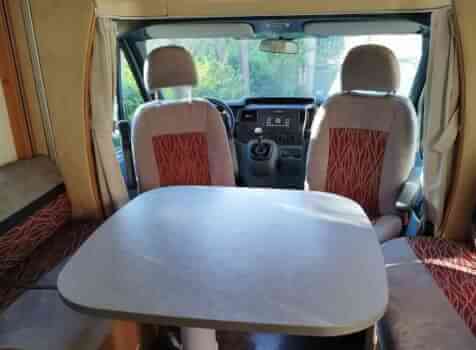 camping-car CHAUSSON FLASH 10  intérieur / coin salon