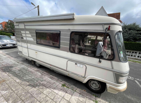camping-car HYMER S555  extérieur / latéral gauche