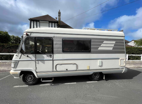 camping-car HYMER S555  extérieur / latéral droit