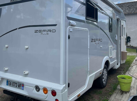 camping-car ROLLER TEAM ZEFIRO 265 TL  extérieur / latéral droit