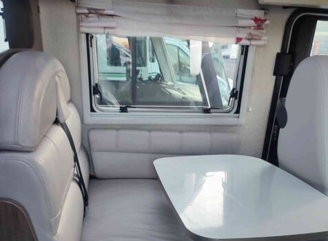 camping-car BAVARIA BALTIC I 690 LC  intérieur / coin salon