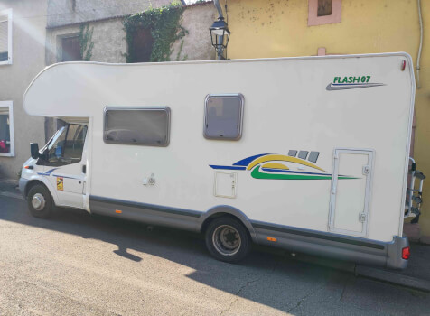 camping-car  CHAUSSON FLASH 07  extérieur / latéral gauche