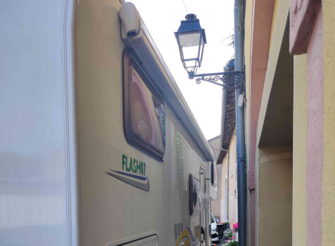 camping-car  CHAUSSON FLASH 07  extérieur / latéral droit