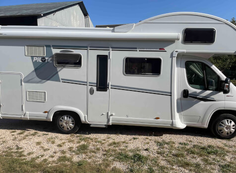 camping-car PILOTE C 690 S  extérieur / latéral droit
