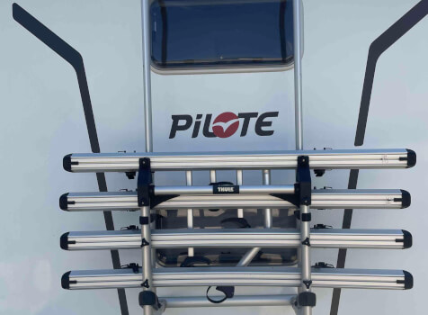 camping-car PILOTE C 690 S  extérieur / arrière