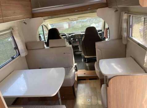 camping-car PILOTE C 690 S  intérieur / coin salon