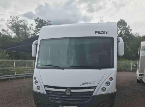 camping-car PILOTE REFERENCE G 740  extérieur / face avant