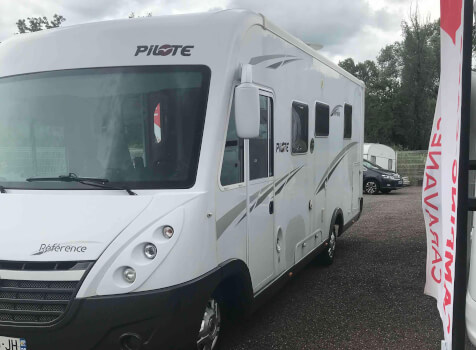 camping-car PILOTE REFERENCE G 740  extérieur / latéral droit