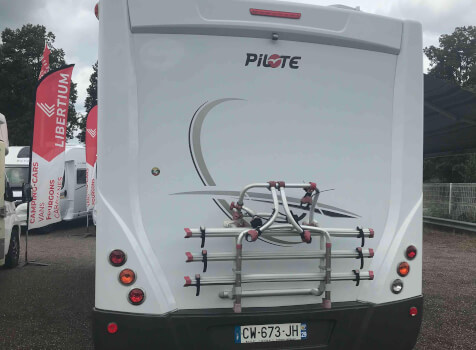 camping-car PILOTE REFERENCE G 740  extérieur / arrière