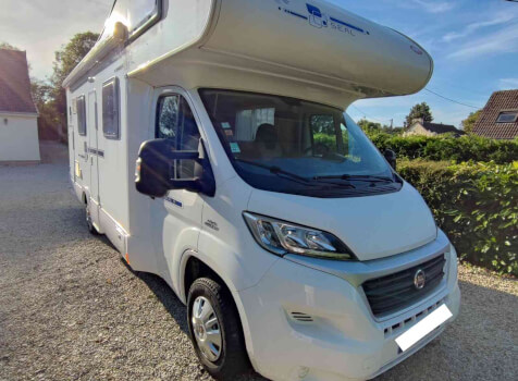 camping-car RIMOR SEAL 9  extérieur / face avant