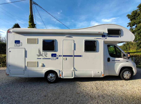 camping-car RIMOR SEAL 9  extérieur / latéral gauche
