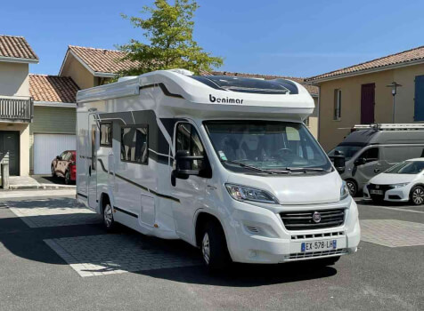 camping-car BENIMAR 224 MILEO  extérieur / face avant
