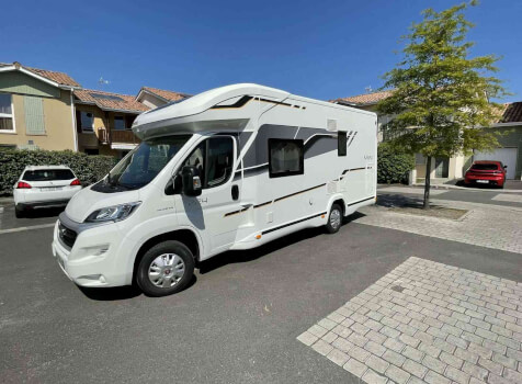 camping-car BENIMAR 224 MILEO  extérieur / latéral gauche