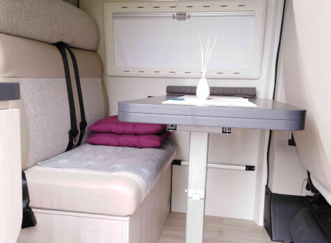 camping-car FONT VENDOME LEADER VAN  intérieur / coin salon