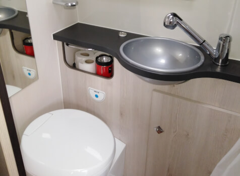 camping-car FONT VENDOME LEADER VAN  intérieur / salle de bain  et wc