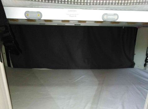 camping-car FONT VENDOME LEADER VAN  intérieur / couchage principal