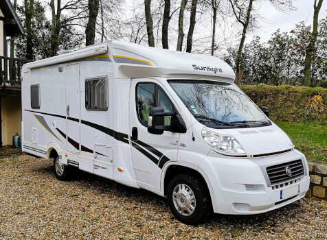 camping-car SUNLIGHT T63  extérieur / face avant