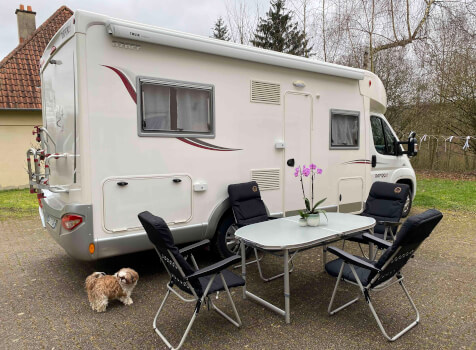 camping-car RAPIDO 676 FF  extérieur / latéral droit