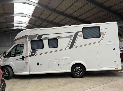 camping-car NOTIN MALAGA   extérieur / latéral gauche