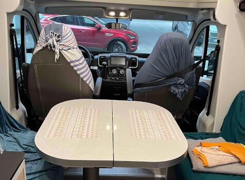 camping-car NOTIN MALAGA   intérieur / coin salon