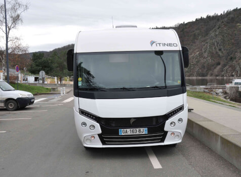 camping-car ITINEO SB 700  extérieur / face avant