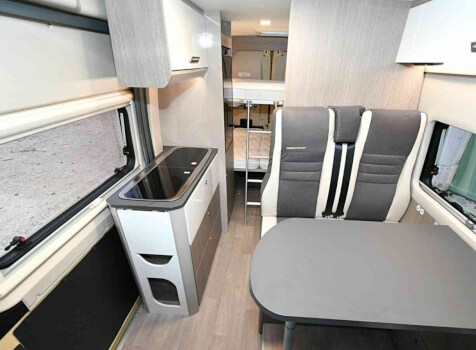 camping-car CHALLENGER V114 MAX ROAD EDITION  intérieur / coin salon