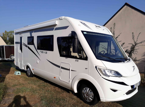 camping-car MC LOUIS  NEVIS 22 GOLD   extérieur / face avant