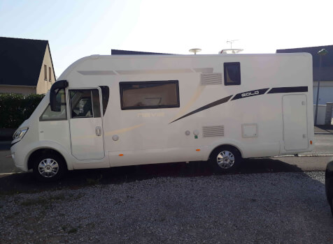 camping-car MC LOUIS  NEVIS 22 GOLD   extérieur / latéral gauche