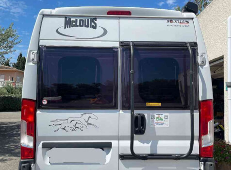 camping-car MC LOUIS  YEARLING VAN 3 MENFYS   extérieur / arrière