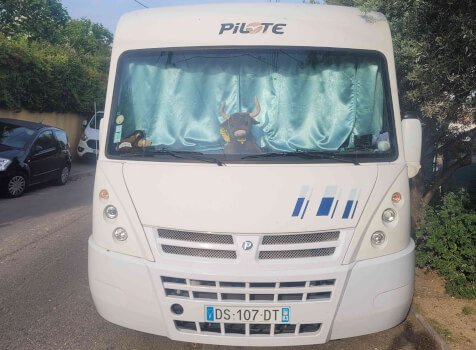 camping-car PILOTE REFERENCE G 630  extérieur / face avant