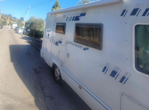 camping-car PILOTE REFERENCE G 630  extérieur / latéral droit